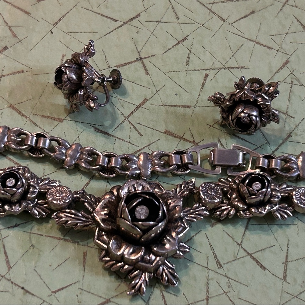 Floral Silver Jewelry Set